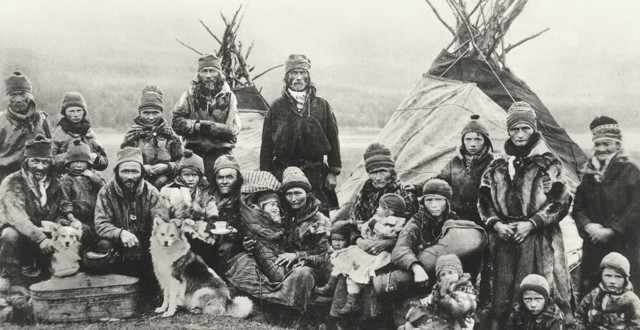 Nordic_Sami_people_Lavvu_1900-1920