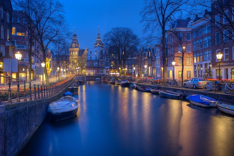 amsterdam-at-night