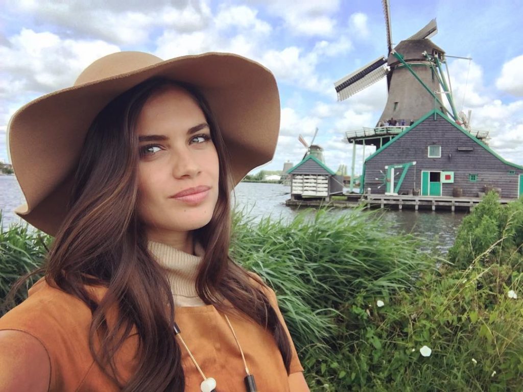 Interesting Facts About Sara Sampaio