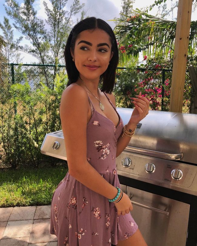 Rose job salice boob Malu Trevejo's