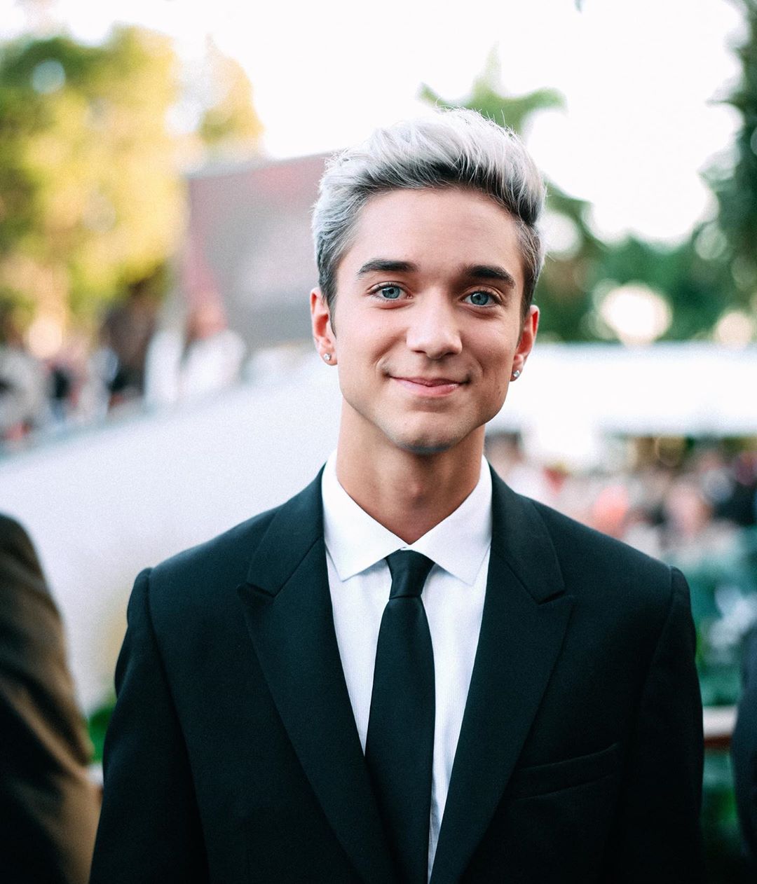 Daniel Seavey Wearing a Suit and Tie