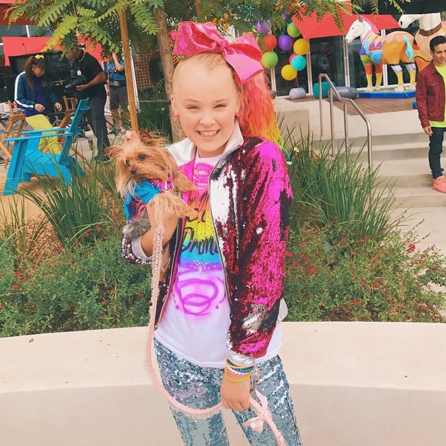 Jojo Siwa S Height How Tall Is She In Feet And Centimeters