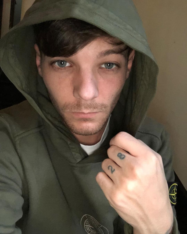 louis tomlinson eye colour wallpaper｜TikTok Search